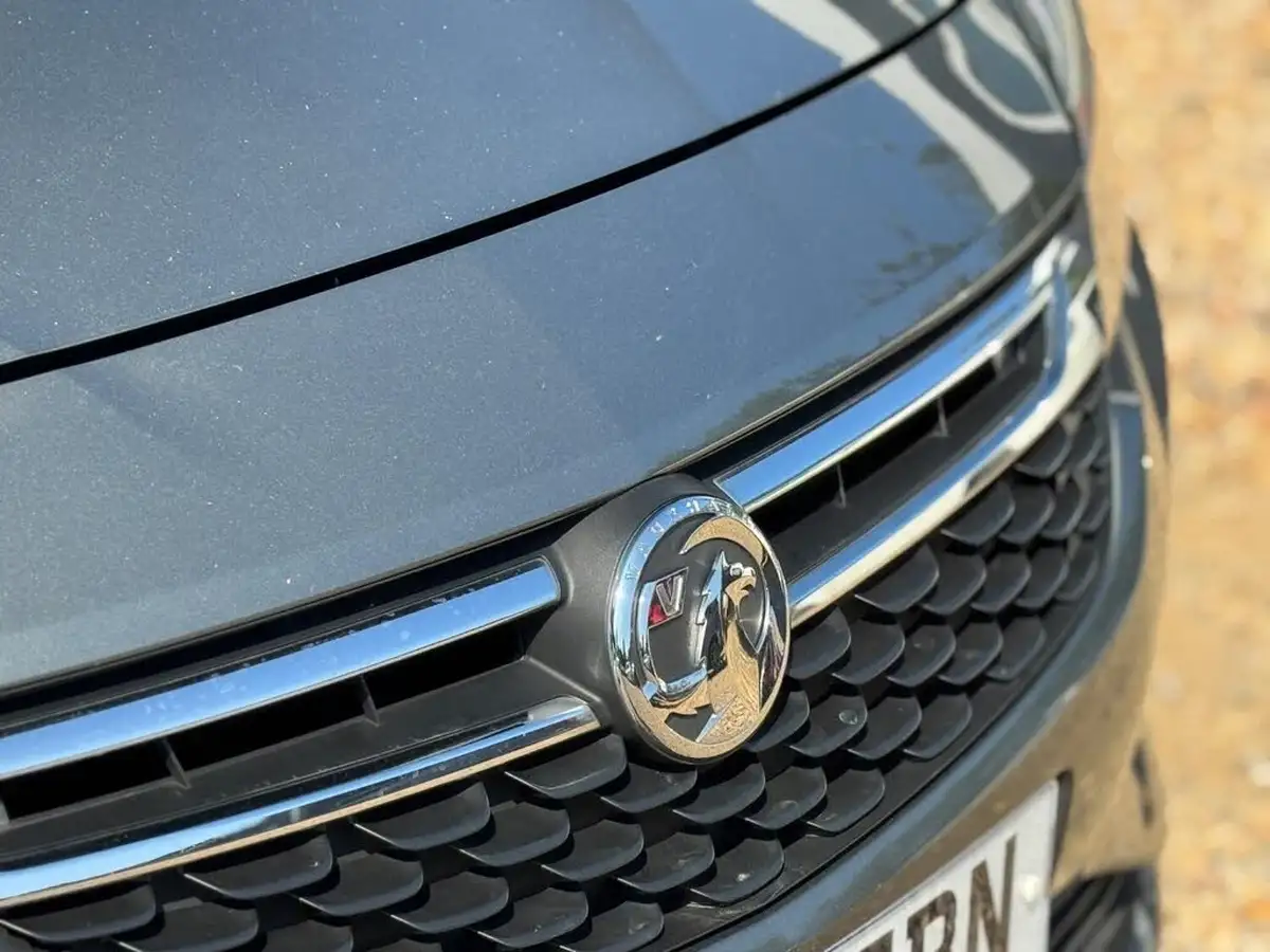 2015-vauxhall-astra-13cdti-design-16v-hatchback-big-5