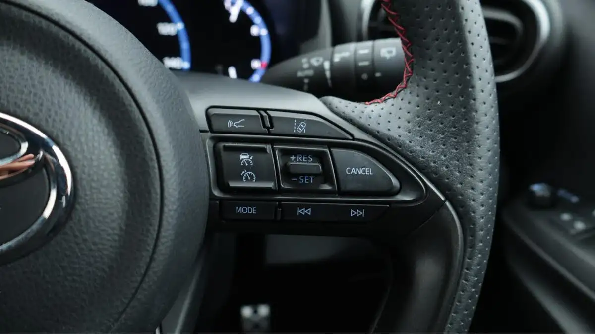 2023-toyota-yaris-cross-15-vvt-i-gr-sport-big-24