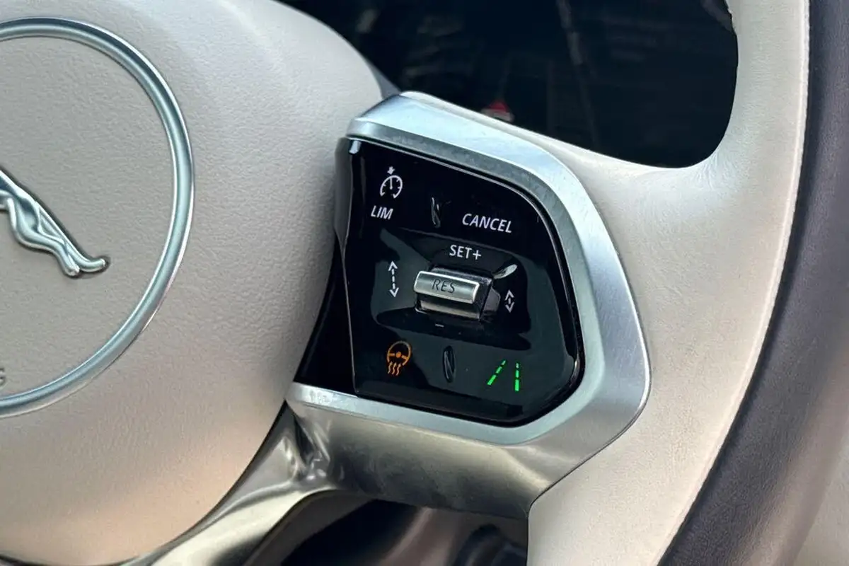 2023-jaguar-f-pace-20-p250-r-dynamic-se-black-big-49