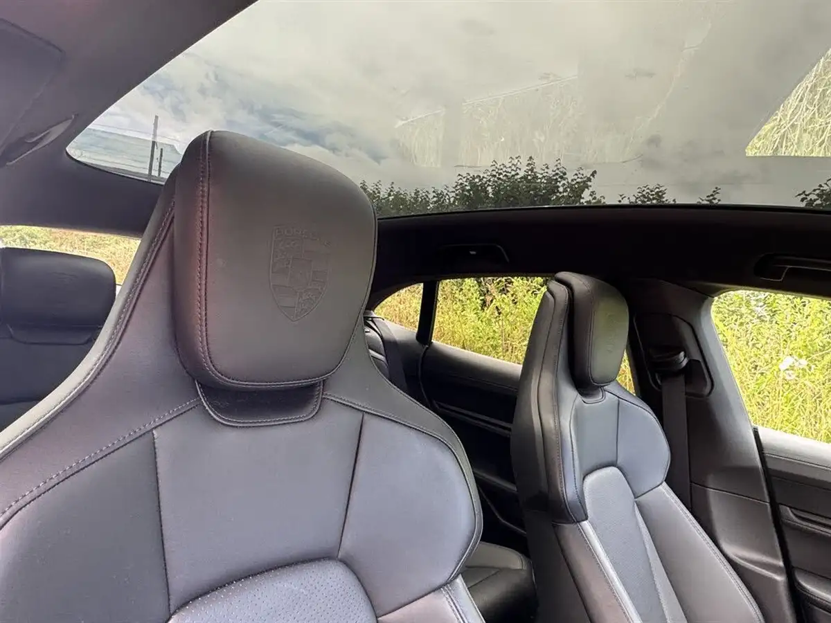 2023-porsche-taycan-e-sport-turismo-476ps-performance-battery-plus-big-7