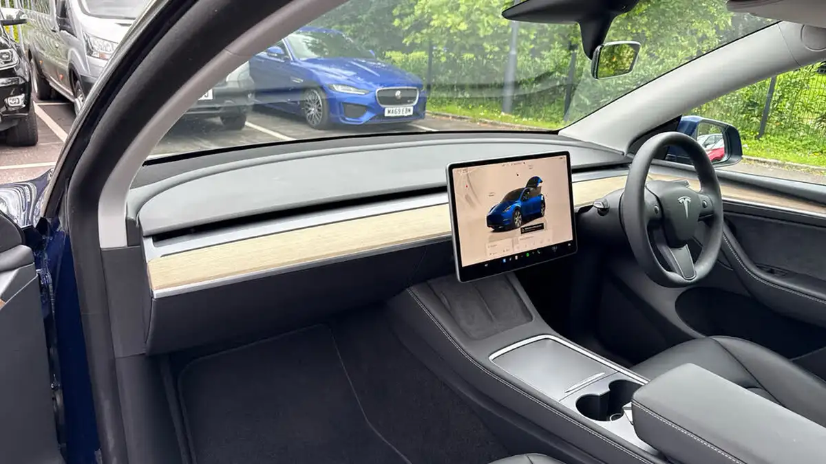 2023-tesla-model-y-e-rwd-big-9