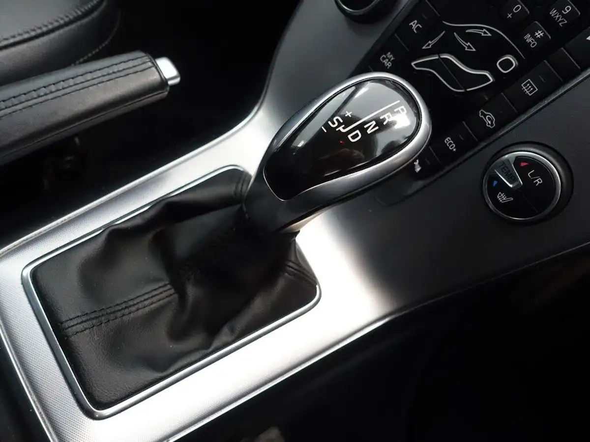 2016-volvo-v40-20td-d3-inscription-geartronic-big-26