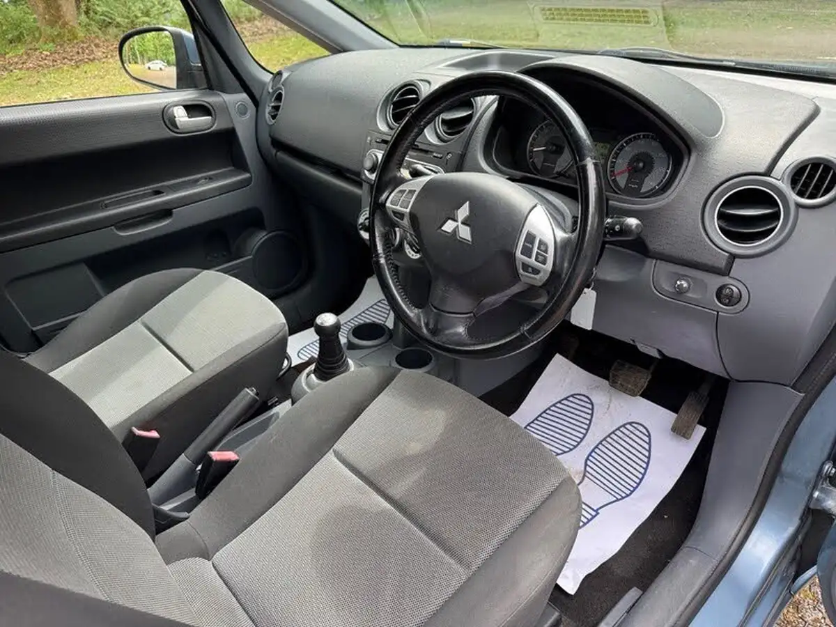 2011-mitsubishi-colt-13-cz2-5d-amt-big-13