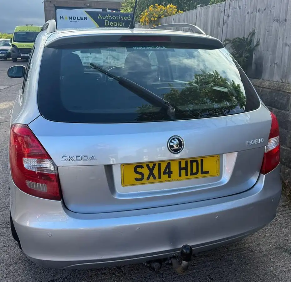 2014-skoda-fabia-16td-elegance-cr-105ps-estate-big-18