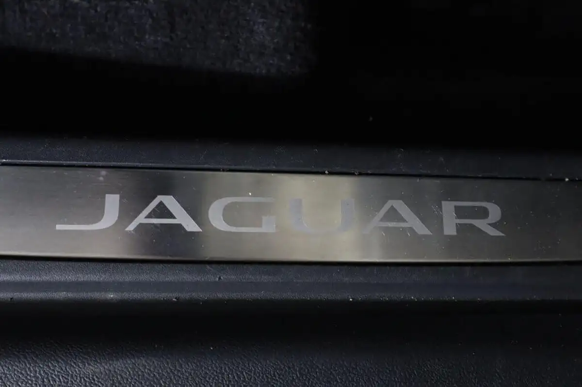 2022-jaguar-i-pace-ev400-hse-black-big-27