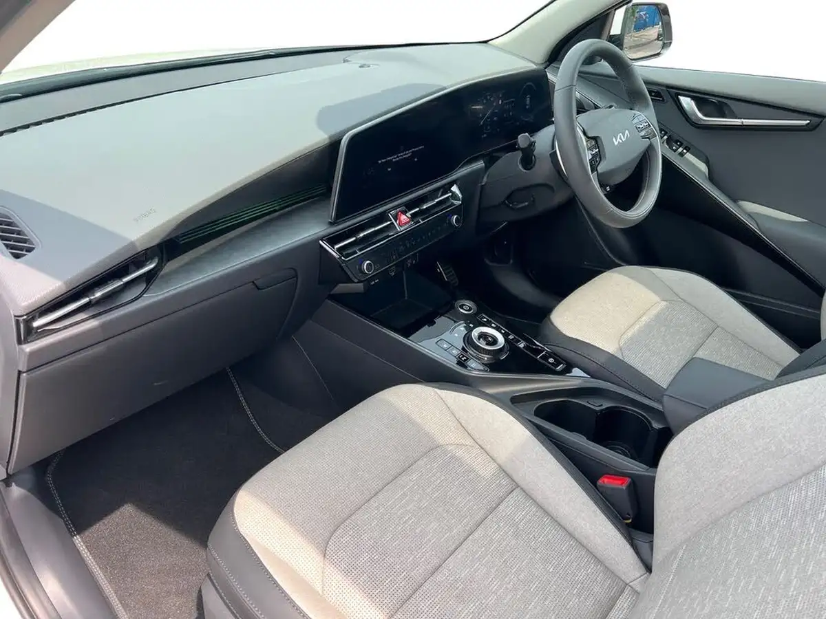 2025-kia-niro-ev-e-4-big-13