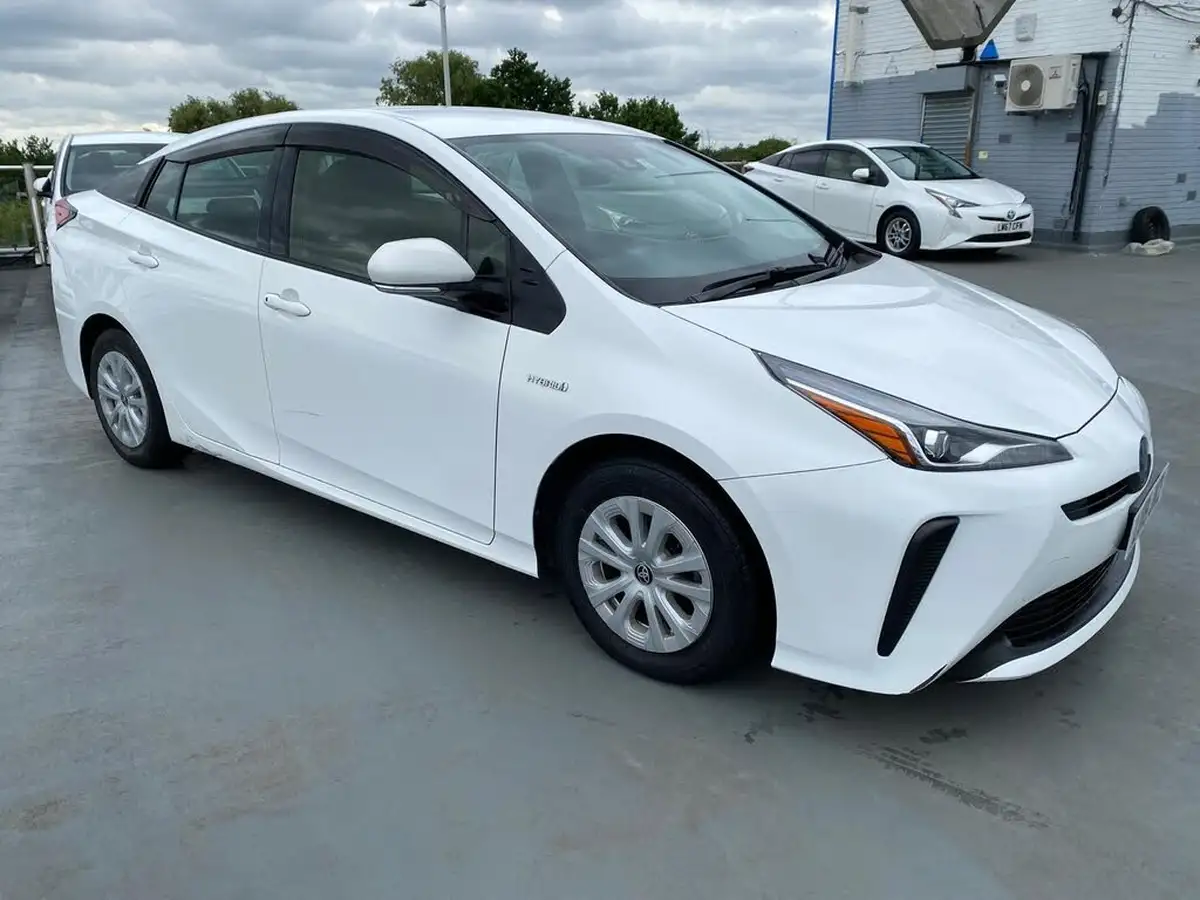2019-toyota-prius-big-7