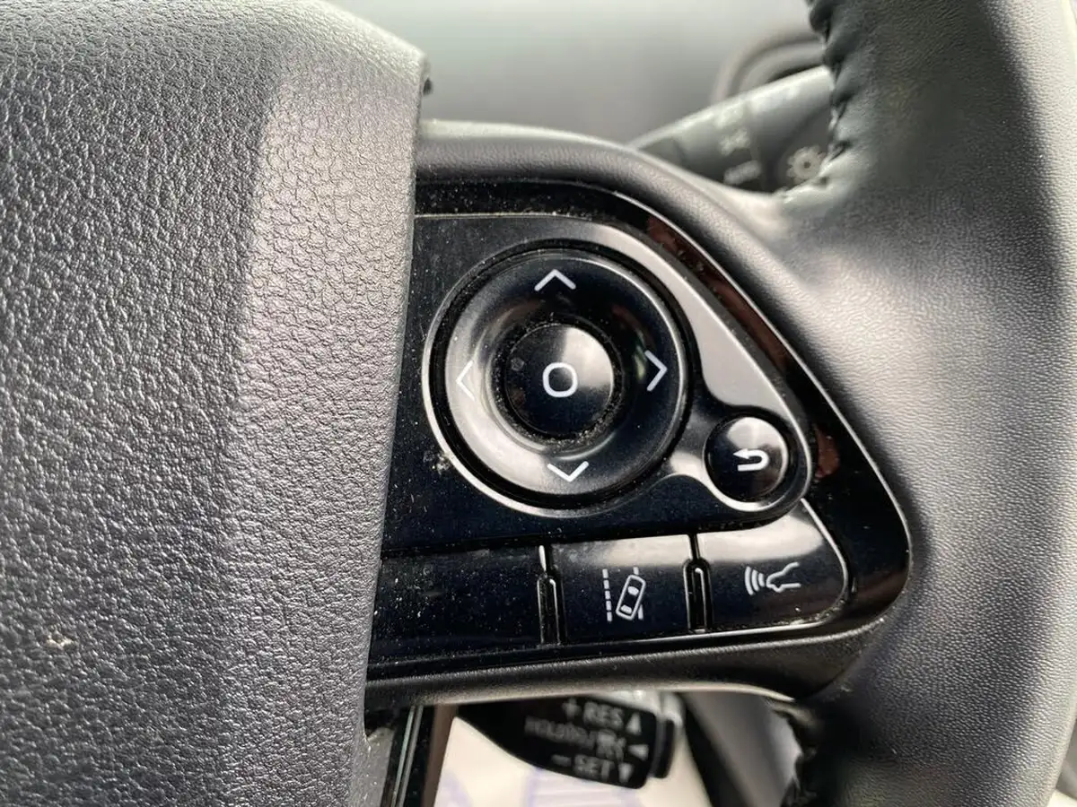2019-toyota-prius-big-31