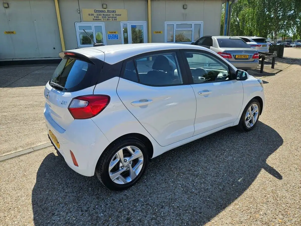 2020-hyundai-i10-10-se-connect-big-18