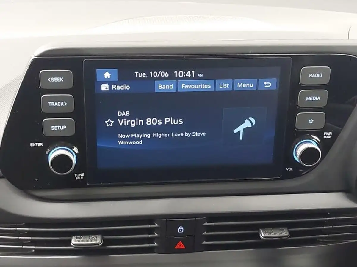 2024-hyundai-i20-10-t-gdi-advance-dct-big-9