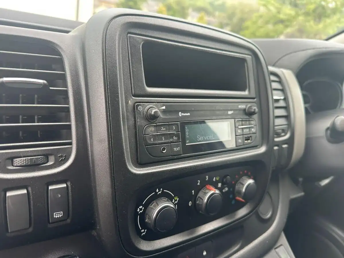 2017-renault-trafic-16dci-sl29-120-business-e6-panel-big-27