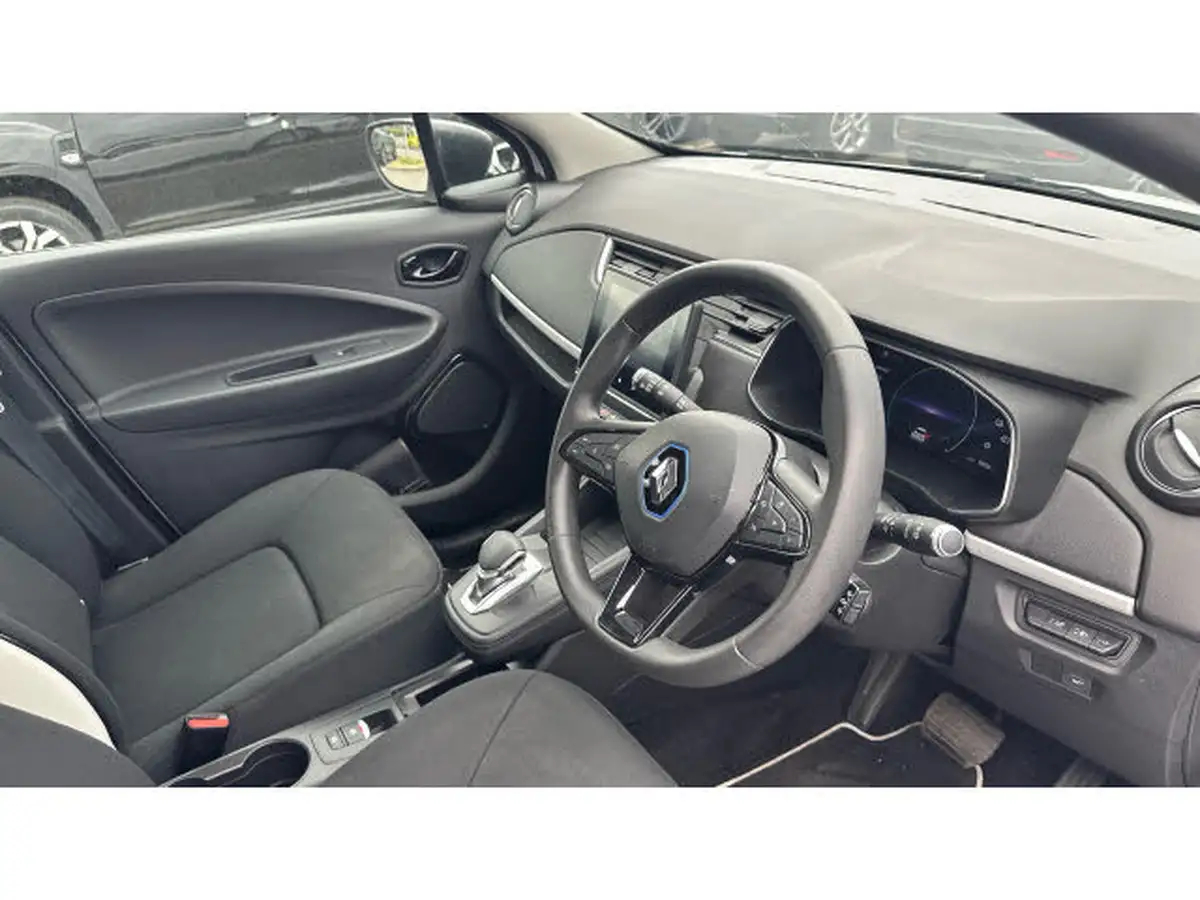 2021-renault-zoe-e-i-play-big-10