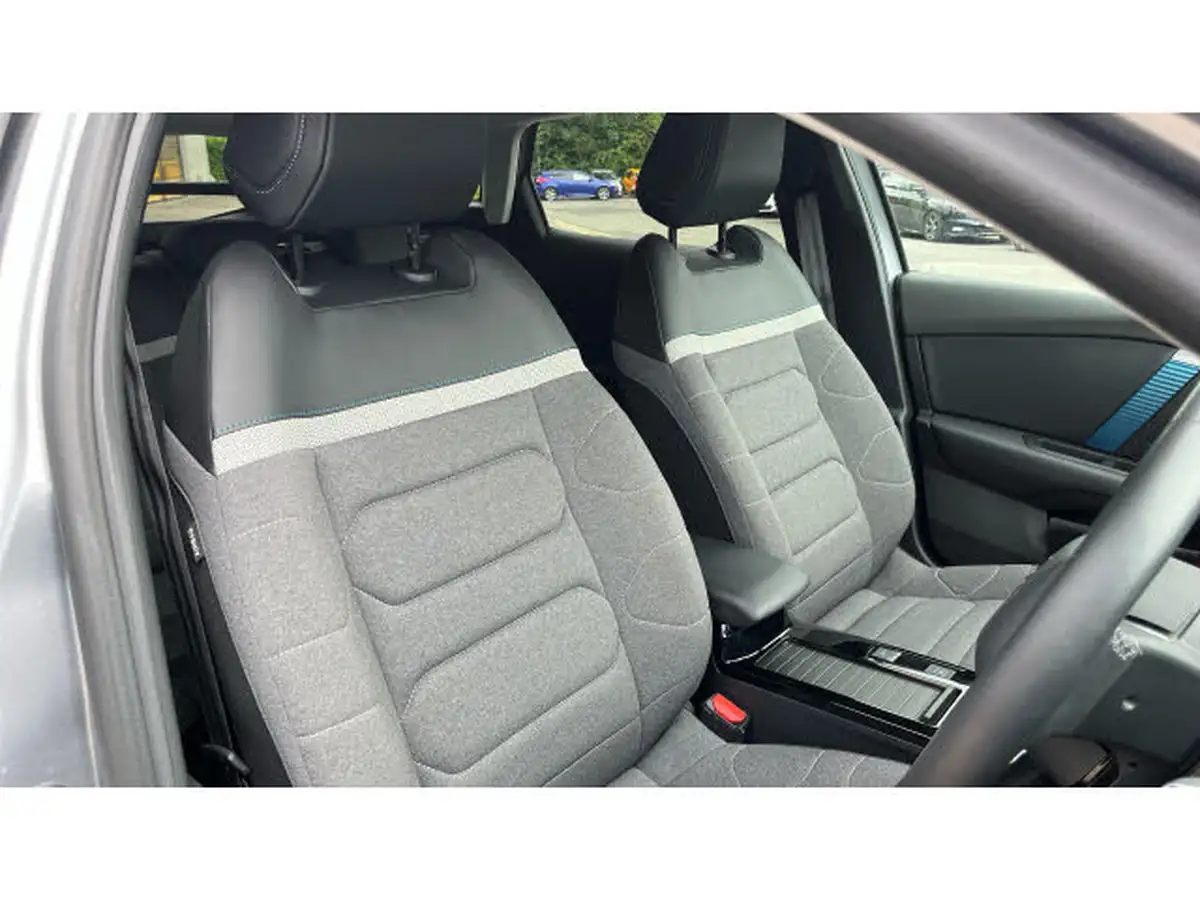 2022-citroen-c4-e-shine-big-33