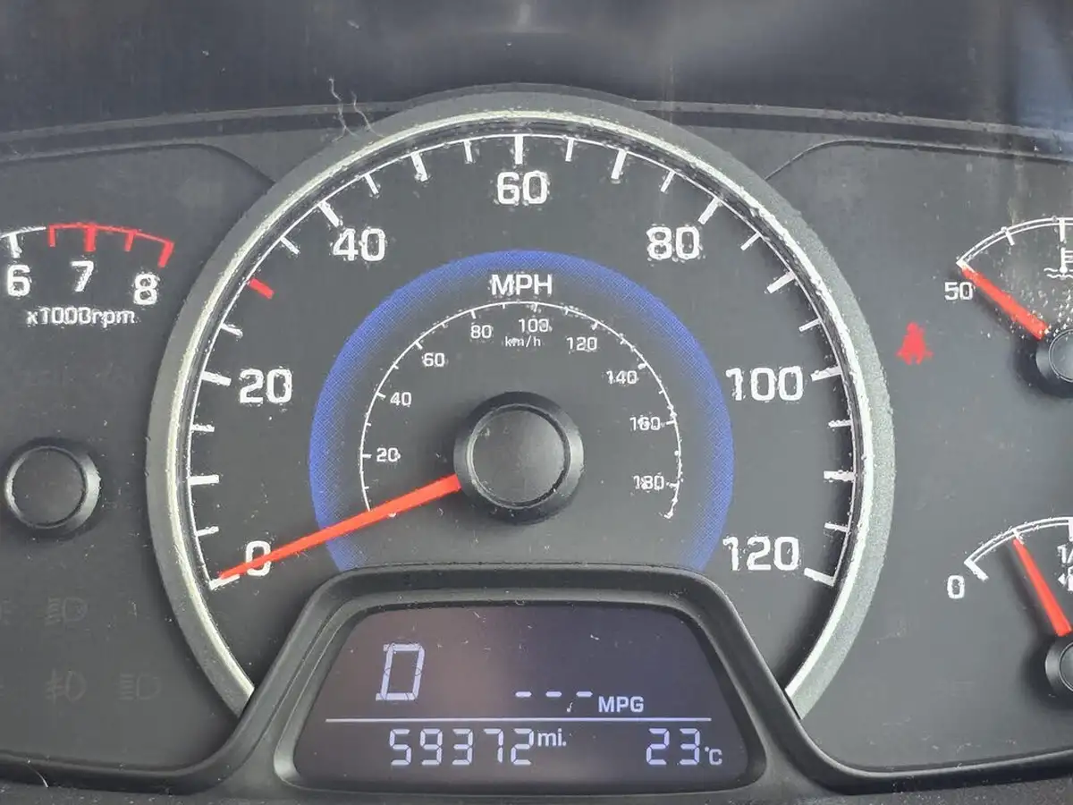 2016-hyundai-i10-12-se-auto-big-23