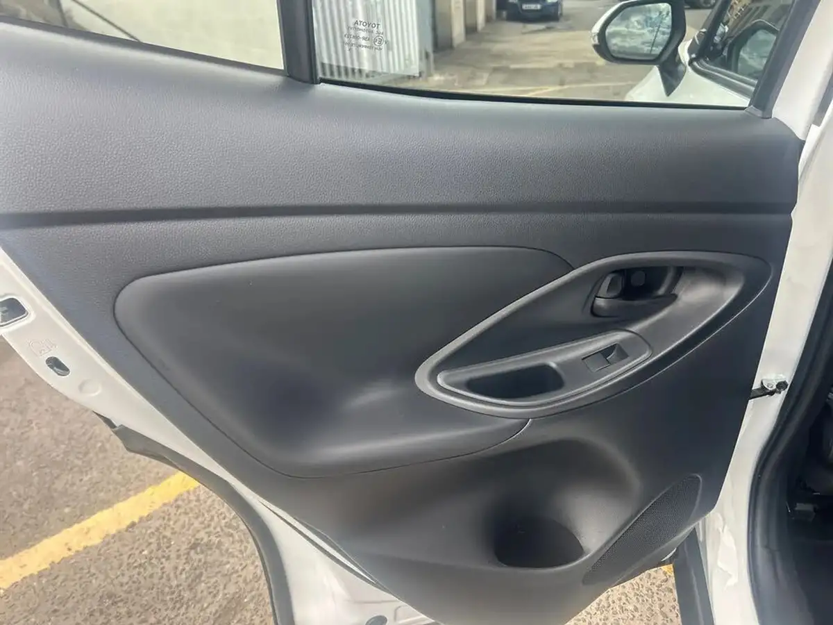 2023-toyota-yaris-cross-15-vvt-i-excel-awd-i-big-28