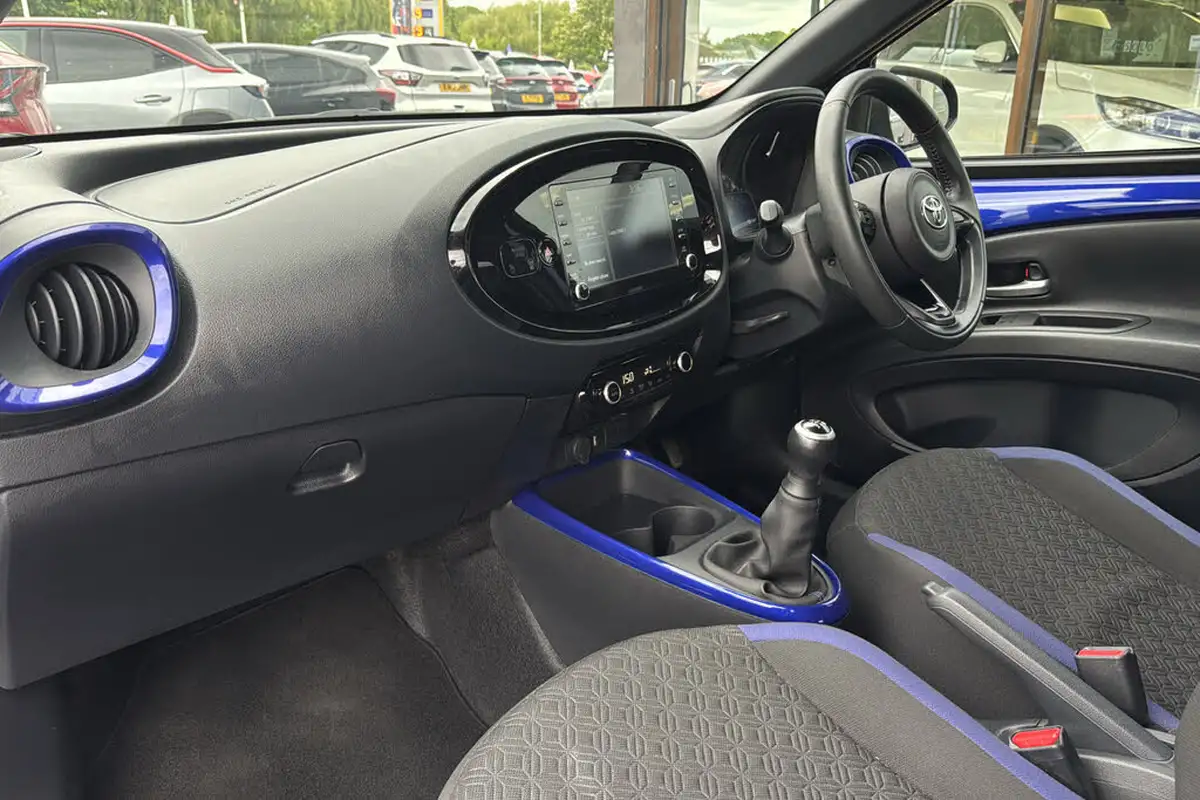 2022-toyota-aygo-x-10-vvt-i-edge-big-10