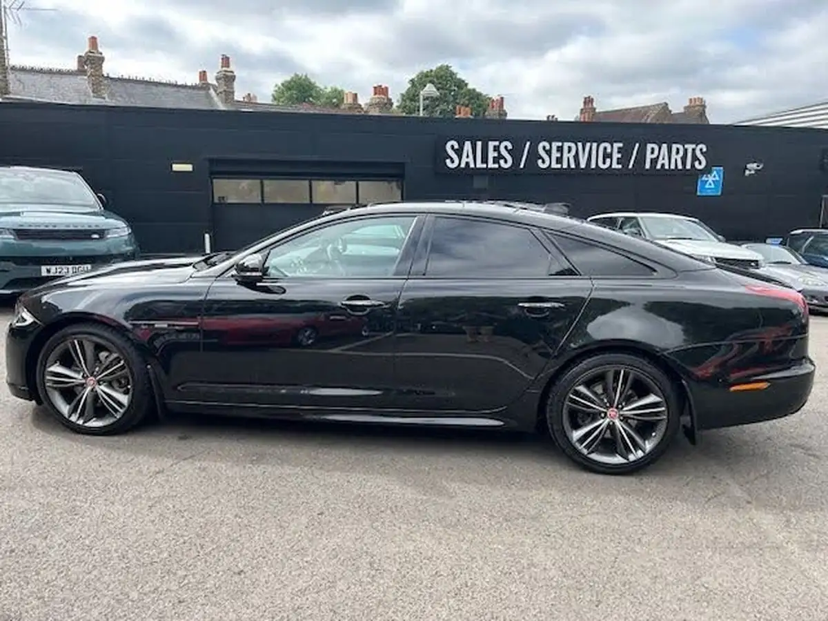 2019-jaguar-xj-series-30td-xj-r-sport-big-6