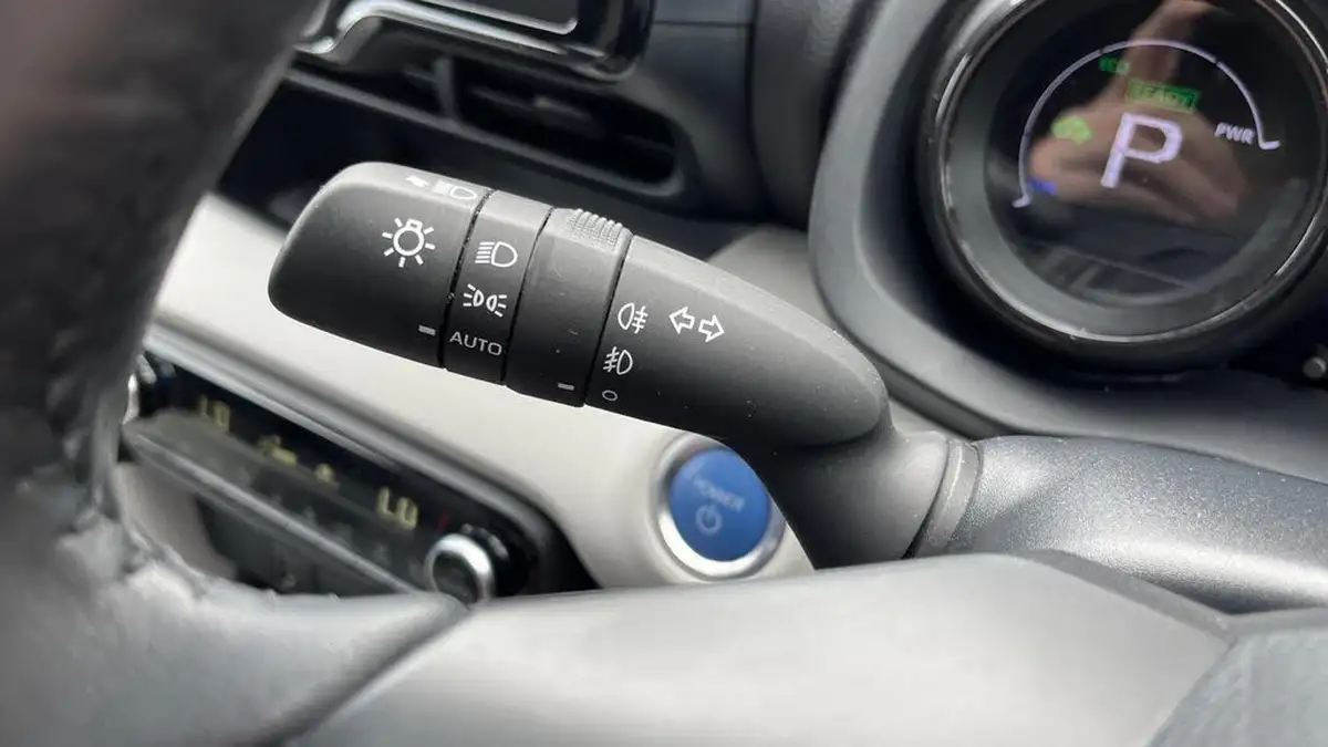 2022-toyota-yaris-cross-15-vvt-i-excel-city-packpan-roof-big-47