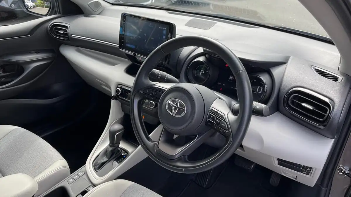 2022-toyota-yaris-cross-15-vvt-i-excel-city-packpan-roof-big-23
