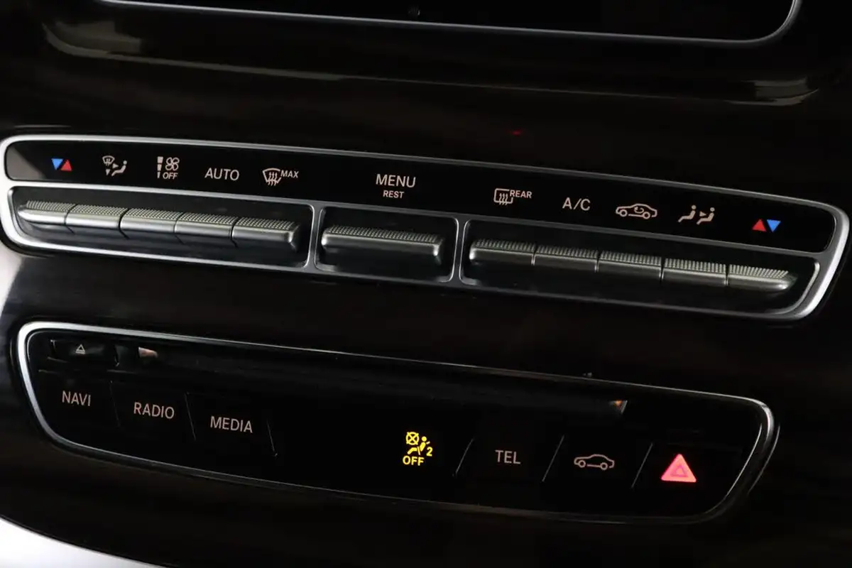 2019-mercedes-benz-v-class-20d-v300d-sport-extra-long-big-28