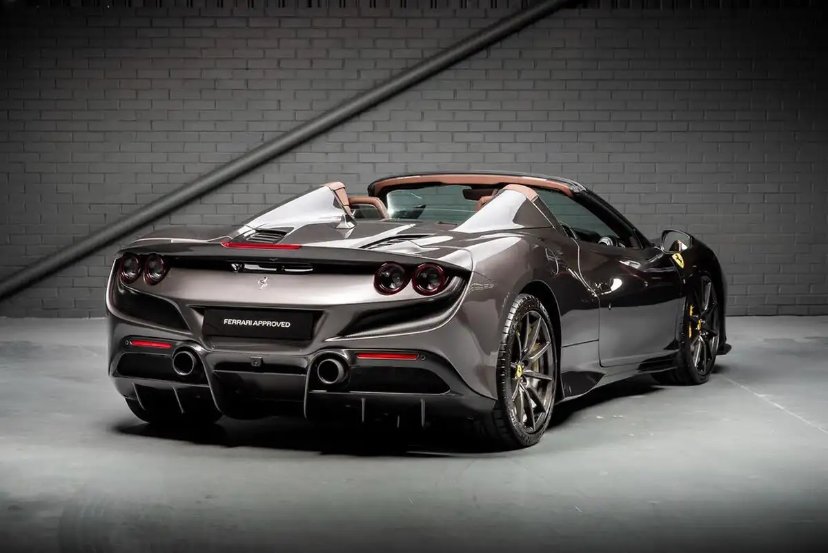 2021-ferrari-f8-spider-big-6