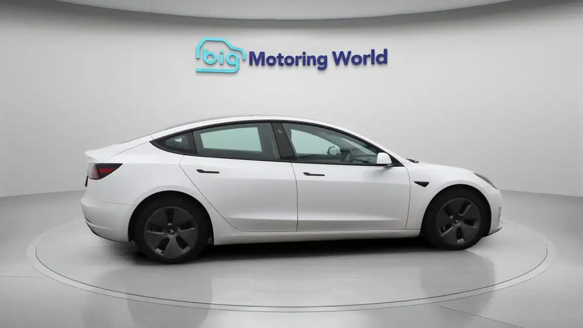 2021-tesla-model-3-e-long-range-awd-big-8