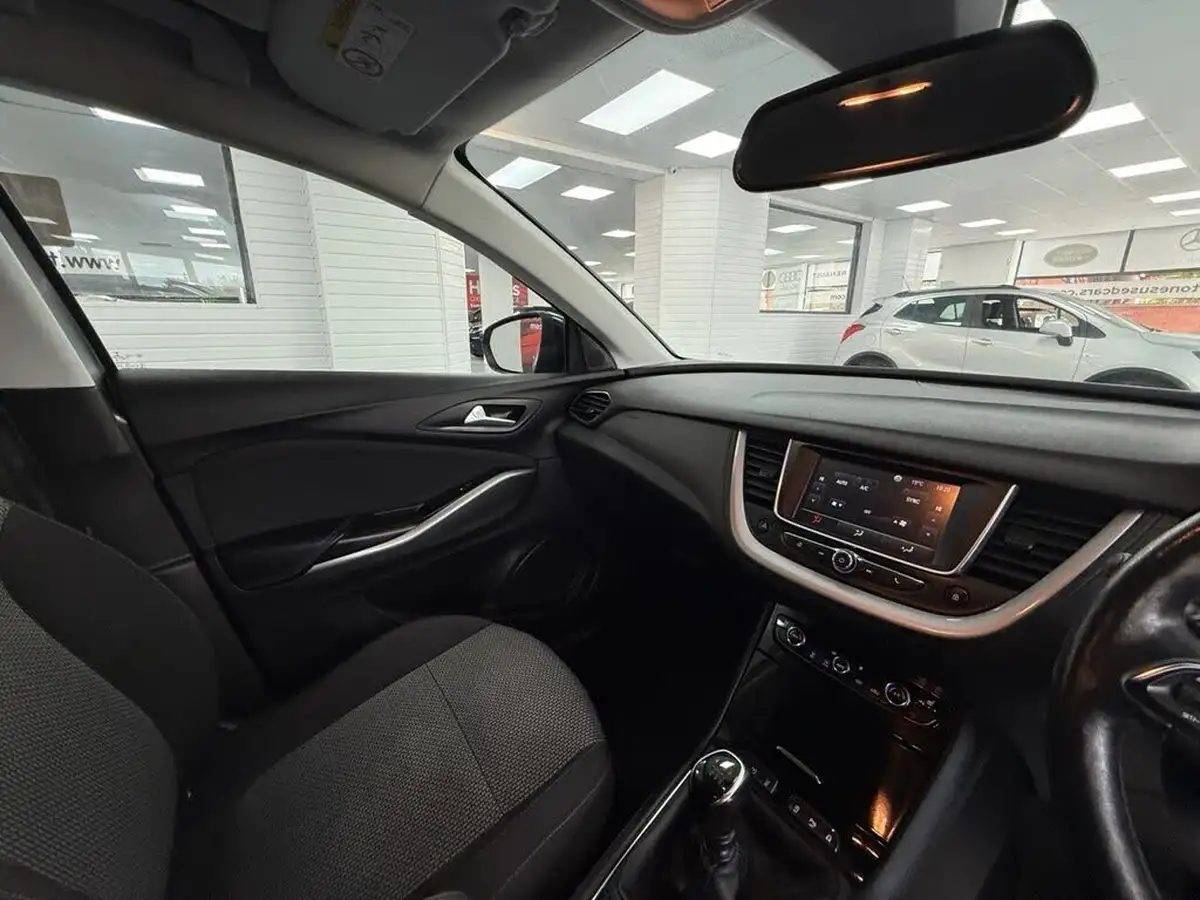 2020-vauxhall-grandland-x-12-se-premium-big-42