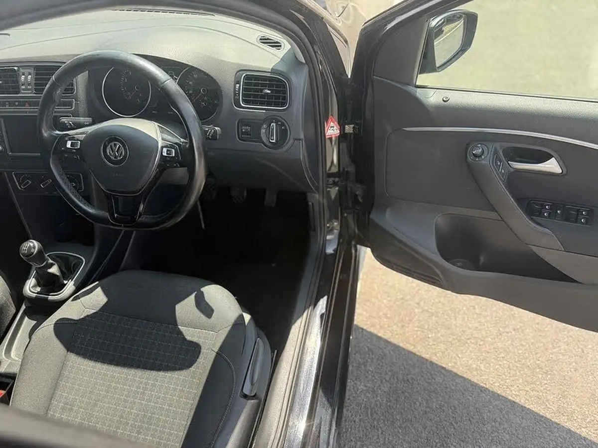 2016-volkswagen-polo-10-match-75ps-5d-big-13