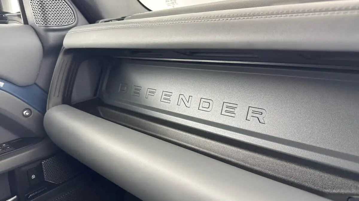 2024-land-rover-110-defender-30-d300-x-dynamic-hse-big-22