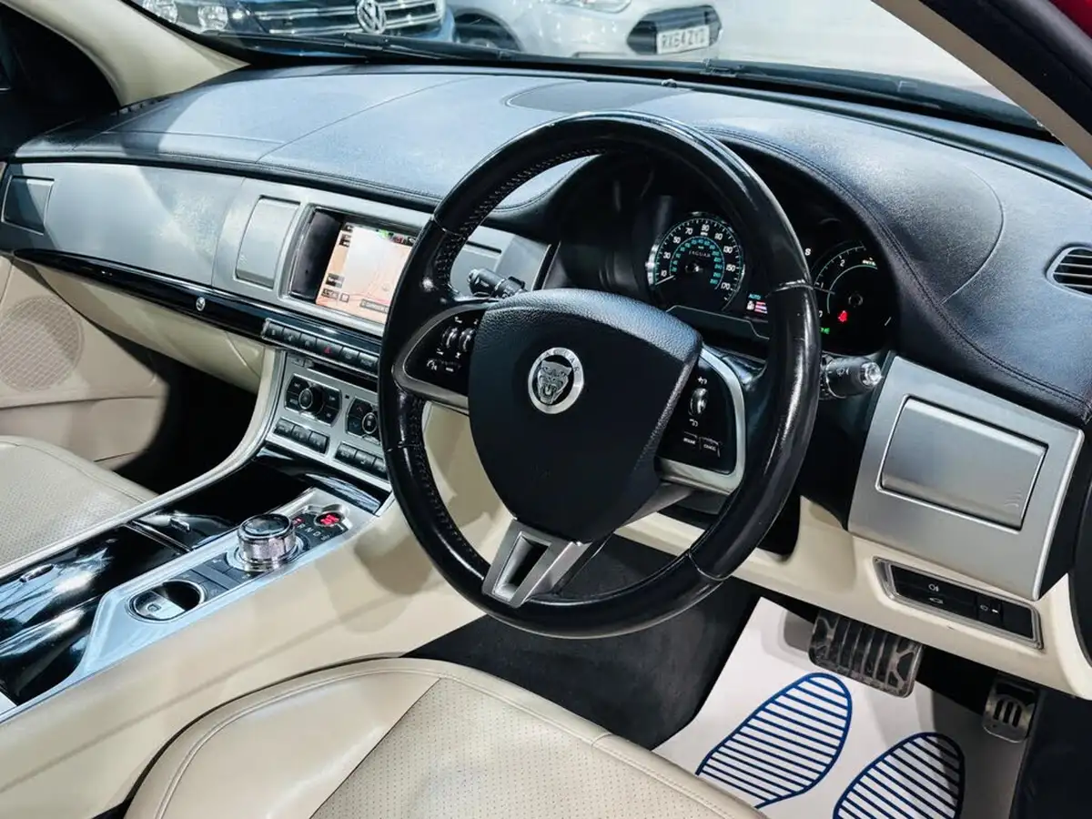 2013-jaguar-xf-30td-s-premium-luxury-ss-sportbrake-5d-auto-big-10