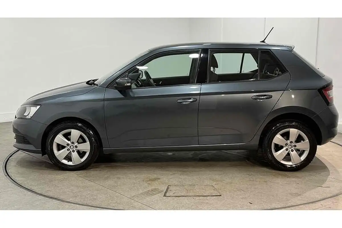 2018-skoda-fabia-10-tsi-se-95ps-ss-hatchback-big-8