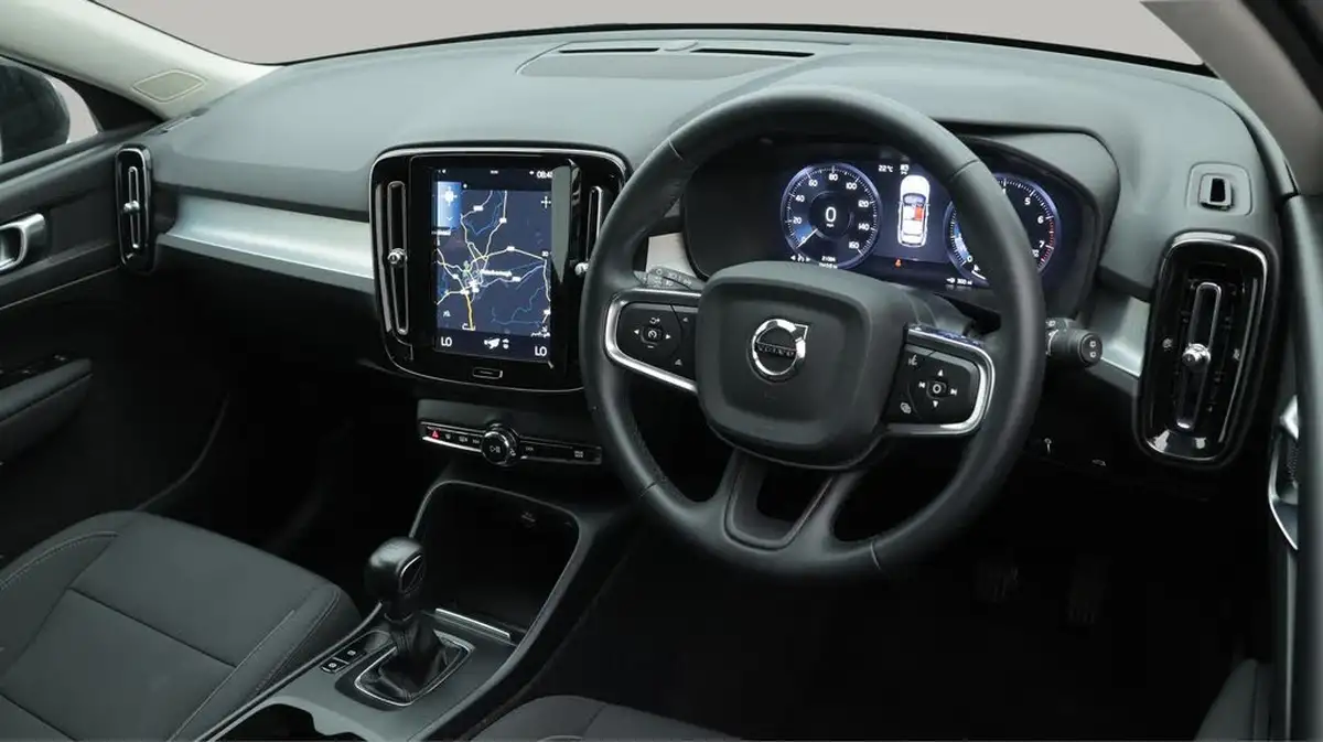 2021-volvo-xc40-15-t3-momentum-163bhp-big-9