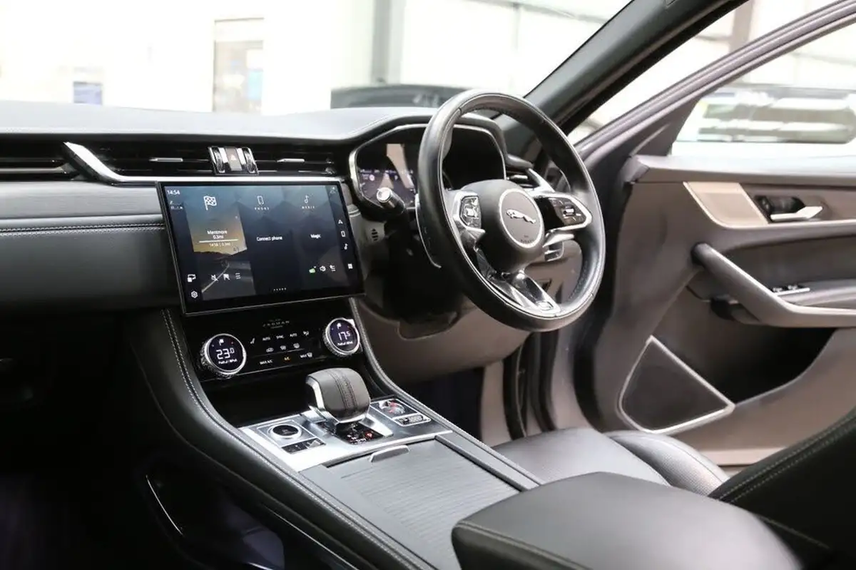 2022-jaguar-f-pace-20-d200-r-dynamic-s-big-22