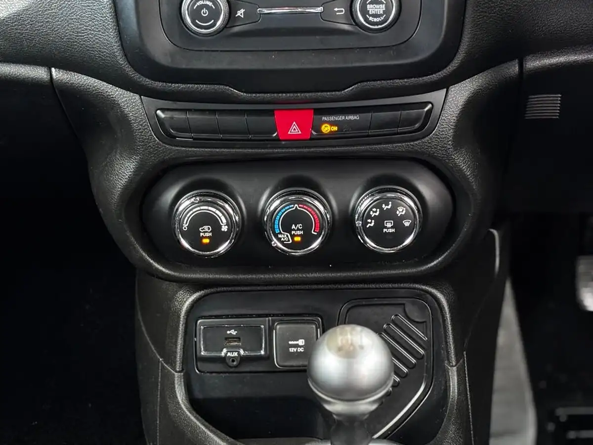 2015-jeep-renegade-16-e-torq-sport-big-11