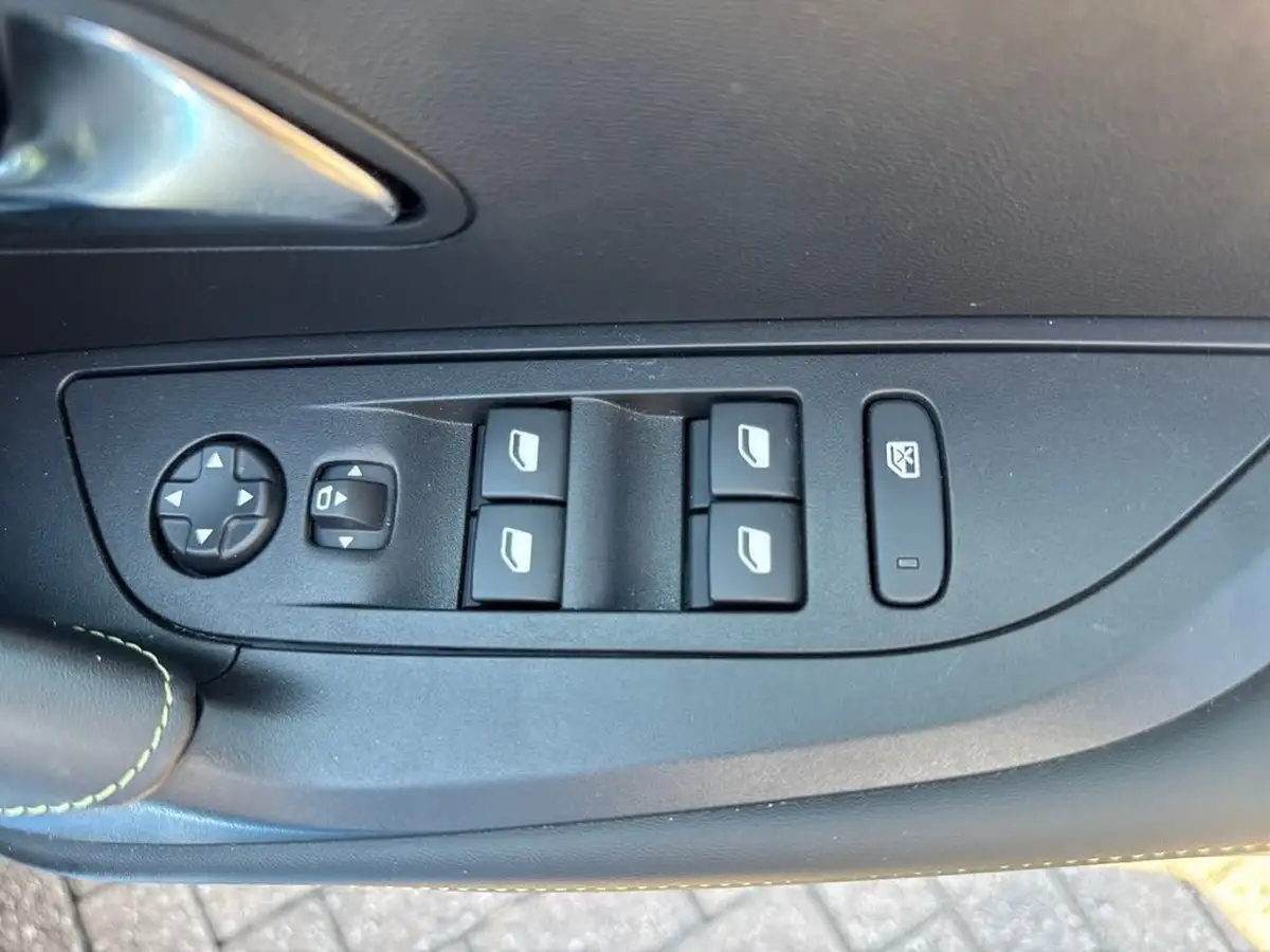 2022-peugeot-2008-suv-12-puretech-gt-premium-130bhp-big-19