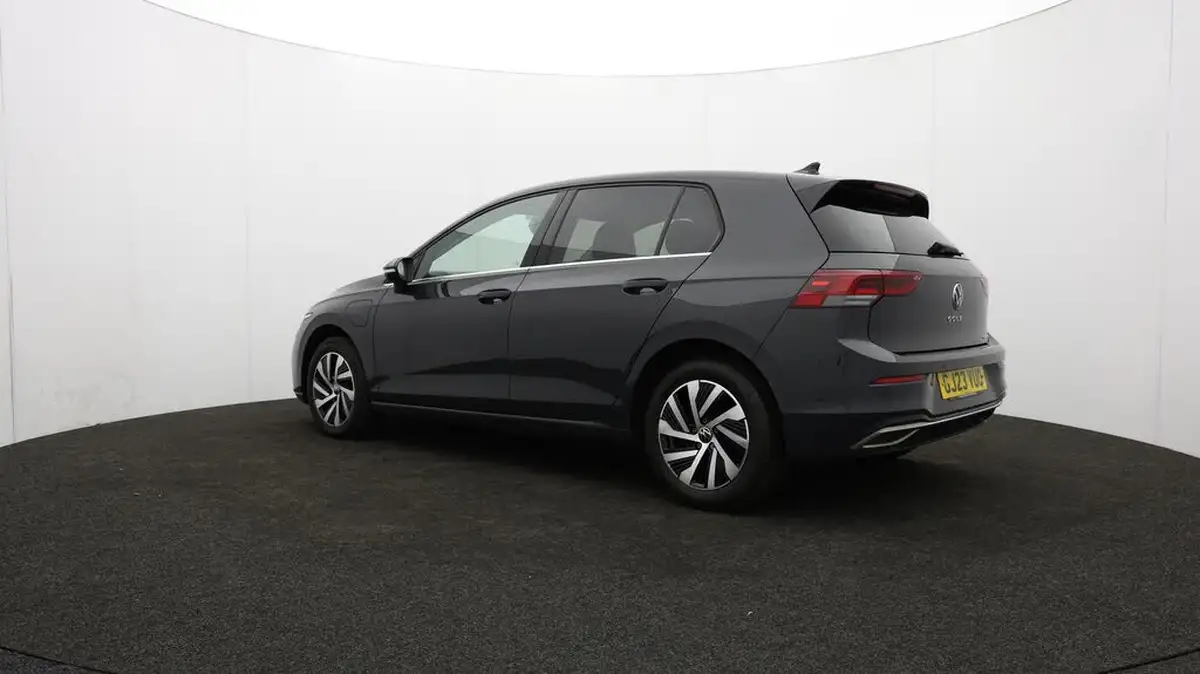 2023-volkswagen-golf-14-tsi-ehybrid-style-big-69