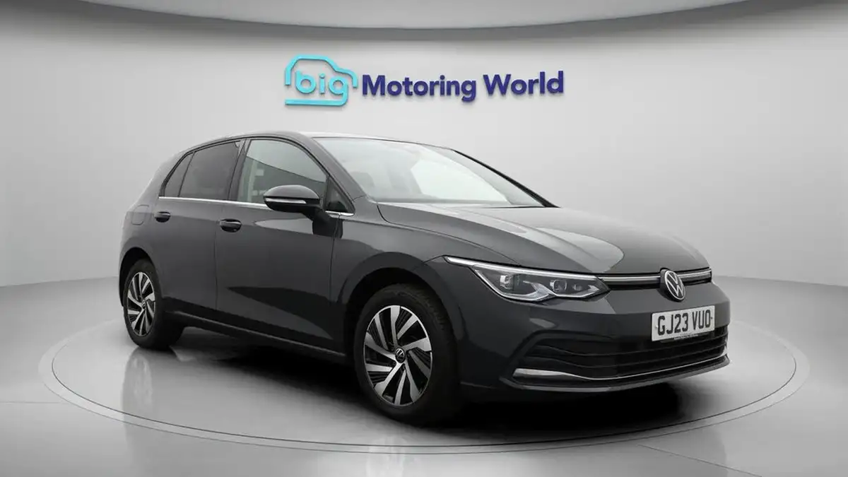 2023-volkswagen-golf-14-tsi-ehybrid-style-big-1