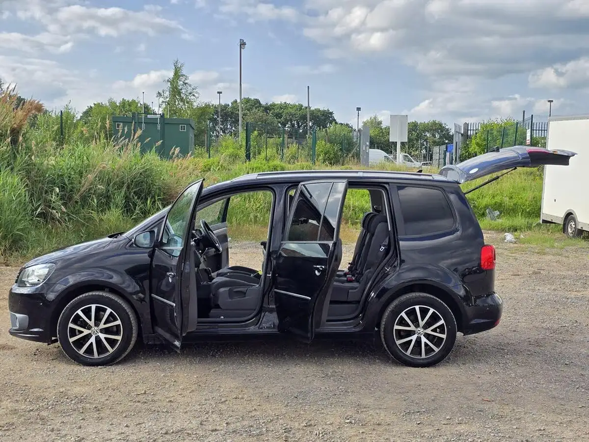 2014-volkswagen-touran-big-9