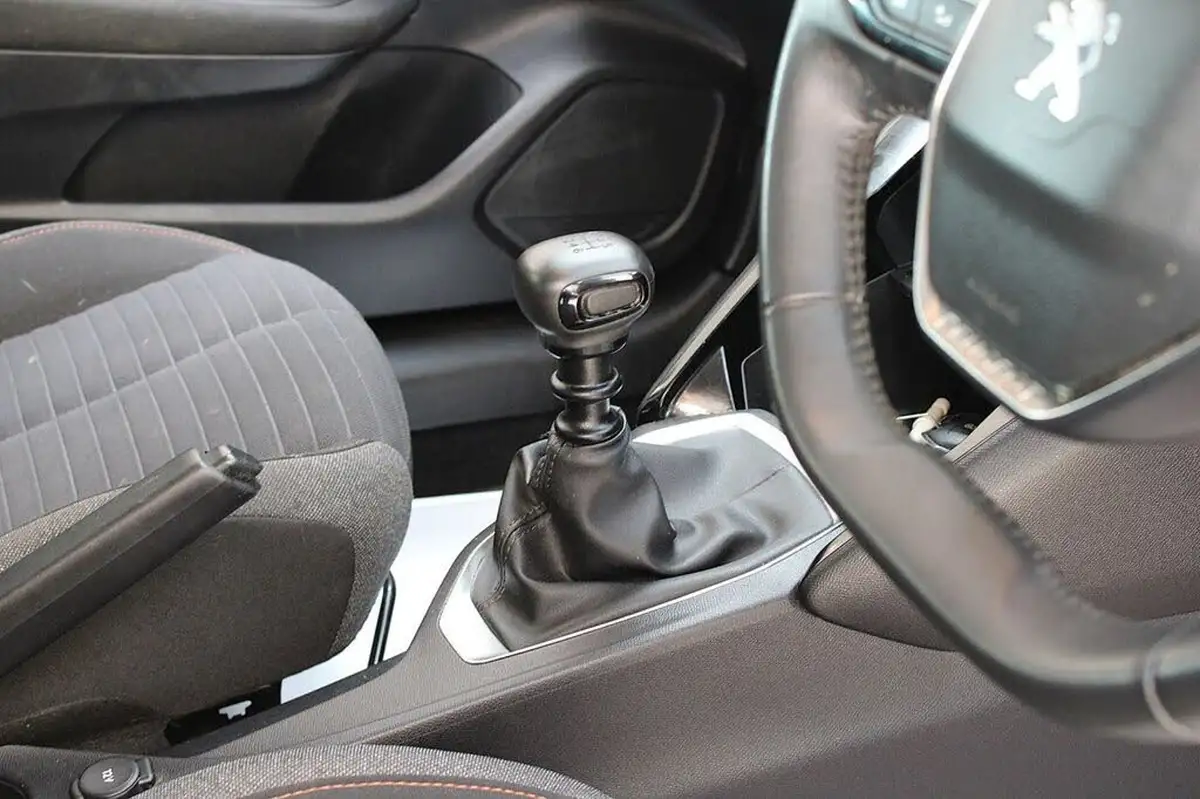 2022-peugeot-208-15-bluehdi-active-premium-big-37