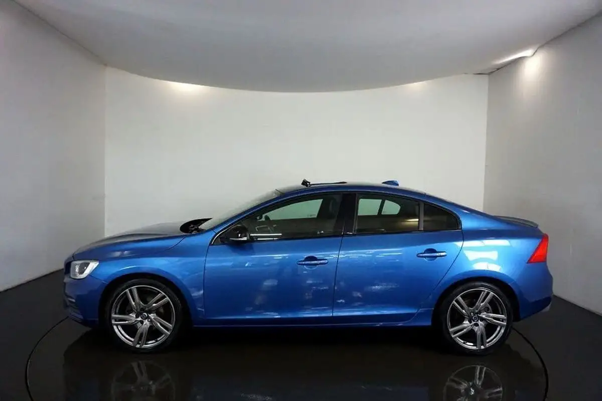 2017-volvo-s60-20td-d4-r-design-lux-geartronic-big-3