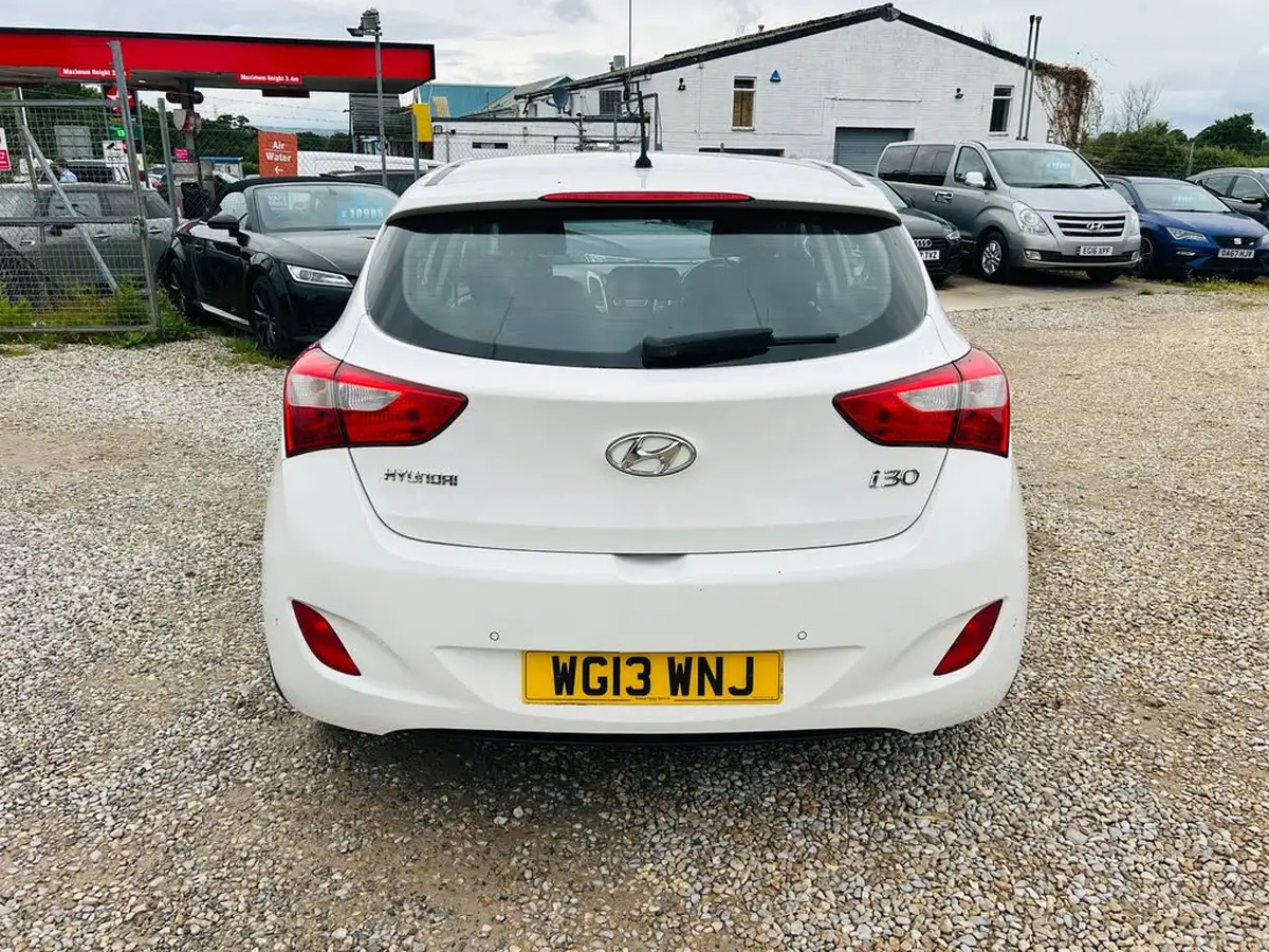 2013-hyundai-i30-16td-active-blue-drive-isg-big-7