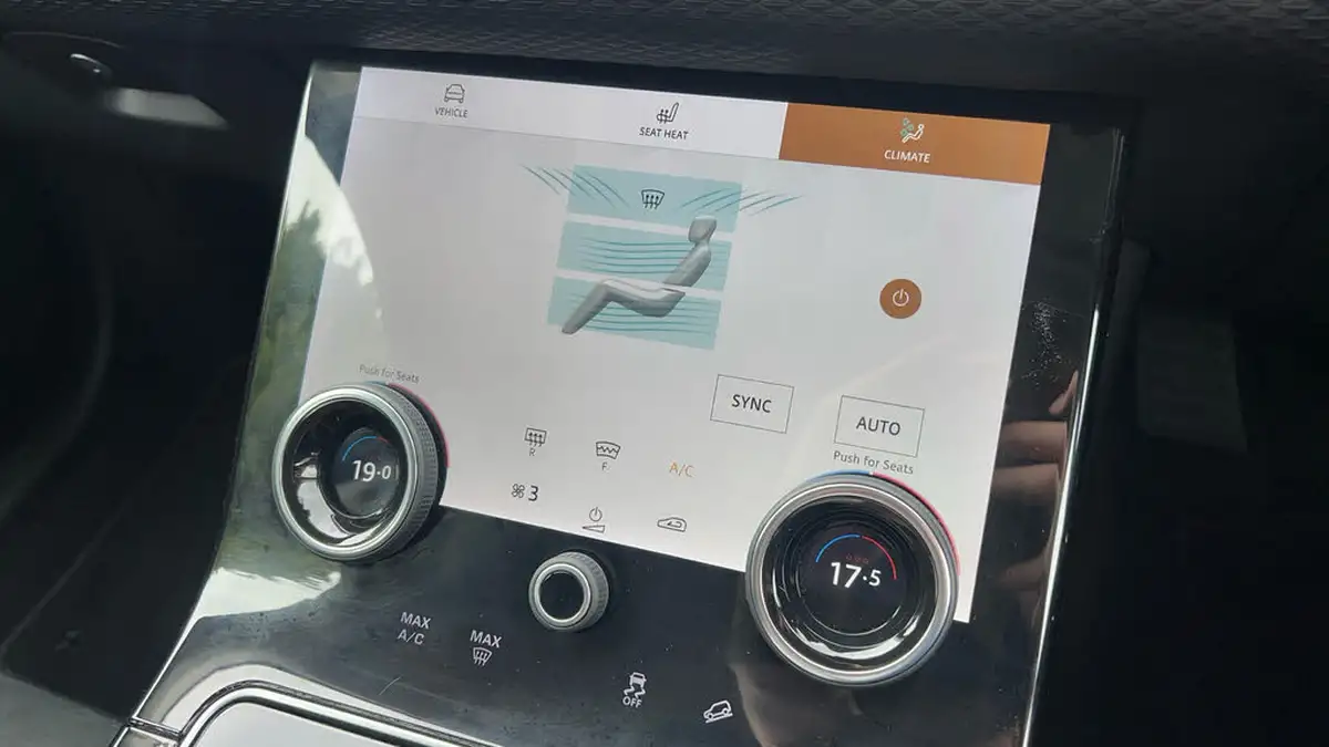 2022-land-rover-range-rover-velar-20-d200-velar-big-24