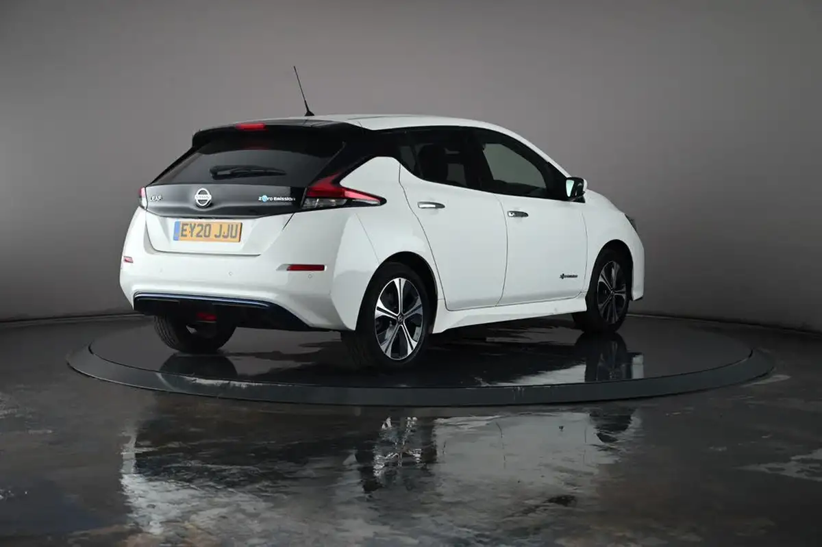 2020-nissan-leaf-e-e-tekna-big-25
