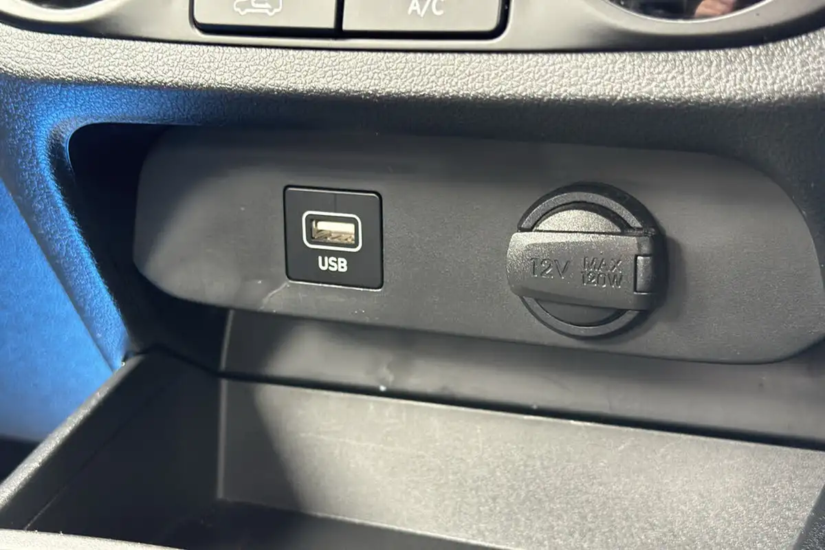 2022-hyundai-i10-10-se-connect-big-21