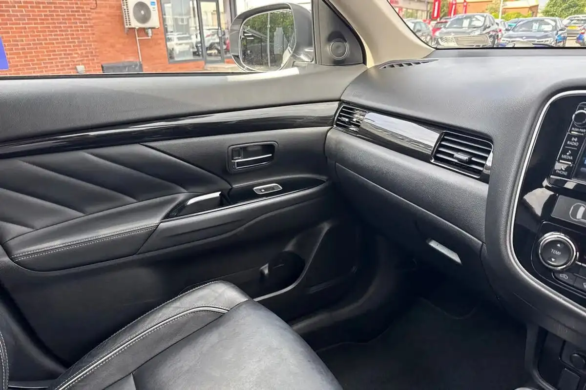 2017-mitsubishi-outlander-20-4hs-phev-5st-big-43