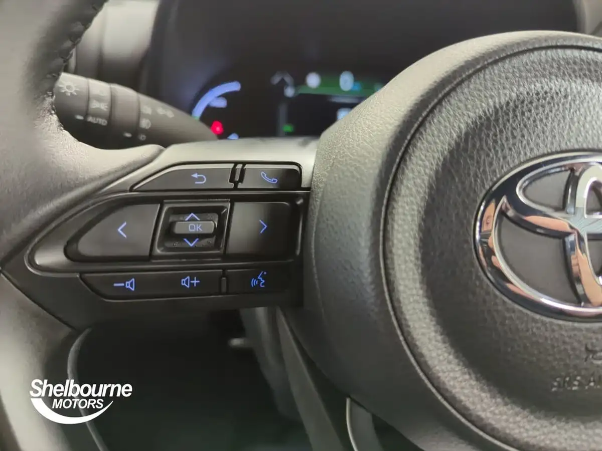 2024-toyota-yaris-cross-15-vvt-i-design-big-22