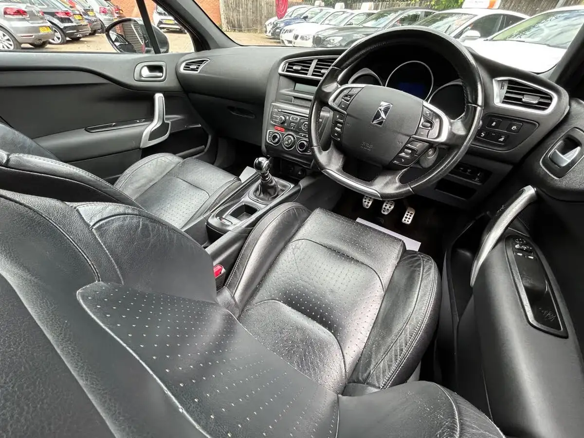 2013-citroen-ds4-20hdi-dsport-big-10