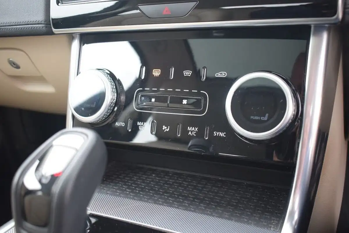 2019-jaguar-xe-20i-se-250ps-big-31