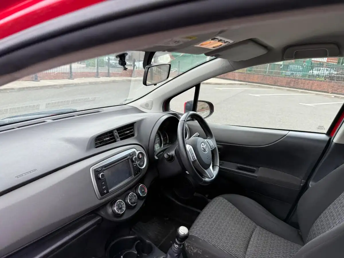 2013-toyota-yaris-133-tr-vvt-i-5d-big-14