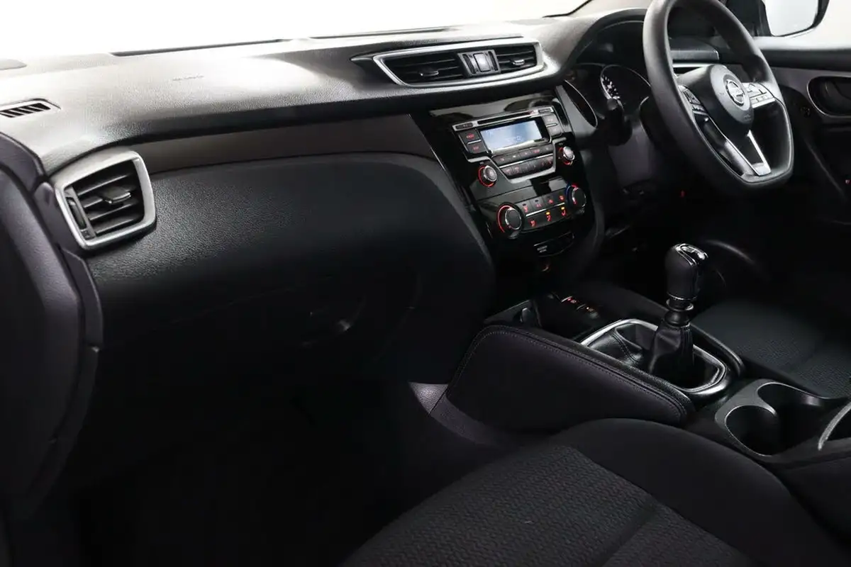 2018-nissan-qashqai-13-dig-t-visia-big-34